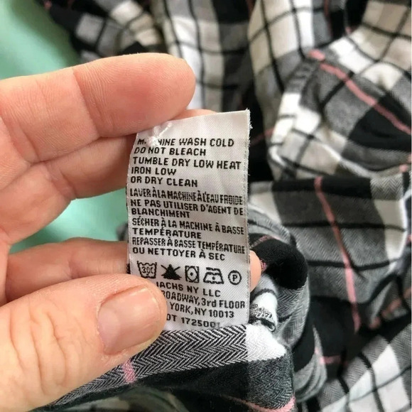 Super Soft Plaid Sleeveless Top - Picture 8 of 9